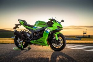 Yamaha R7 vs. Kawasaki Ninja ZX-6R: Which Sportbike Is Worth It?
