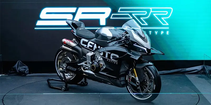 The V.04 engine uses a counter-rotating crankshaft to fight gyroscopic forces and improve agility.