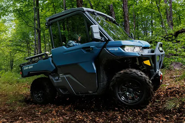 Can-Am Defender HD7: The Heavyweight Worker