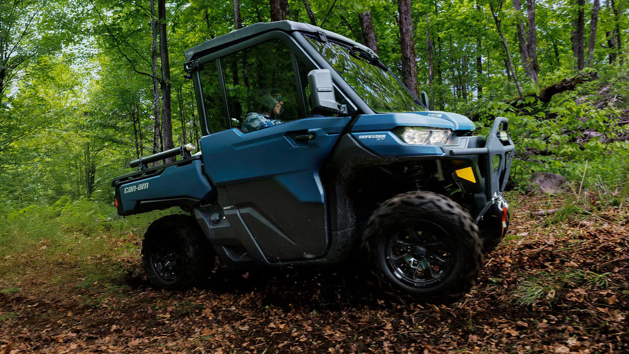 Can-Am Defender HD10